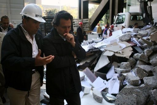 Petrolera Pemex reanuda actividades en sede administrativa siniestrada