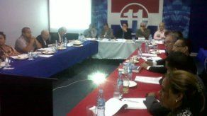 Magistrados electorales se reúnen con miembros del PRD