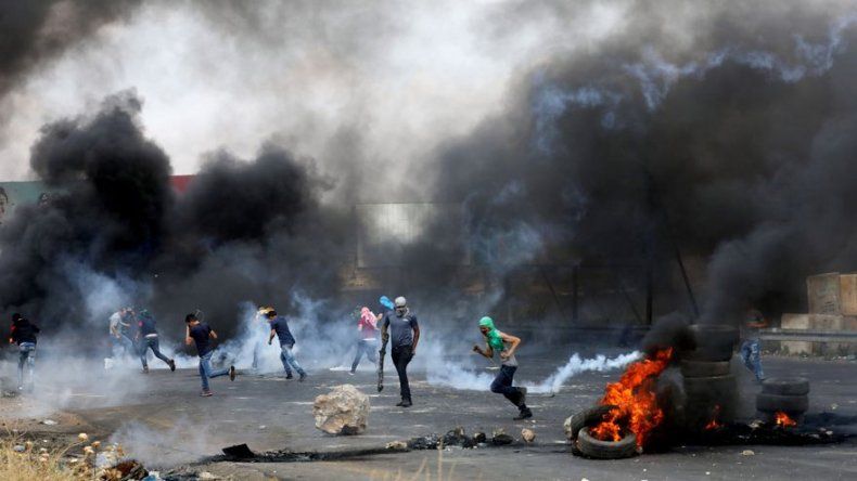 Fuerzas israelíes matan a 2 palestinos en choques