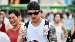 La policía china desarticuló una banda dedicada a la fabricación y venta de muñecos Labubu falsos.