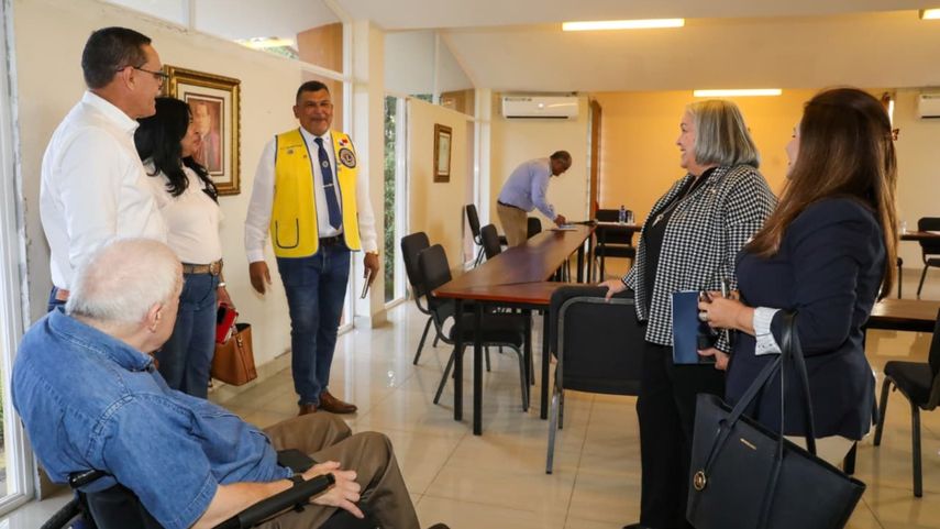 Las autoridades proteger los derechos de los menores. Las autoridades proteger los derechos de los menores.