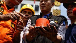 Indonesia encuentra la caja negra del avión accidentado con 189 ocupantes