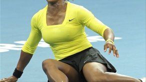 Serena Williams gana aunque queda lesionada del tobillo izquierdo