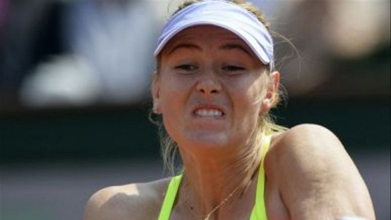 Sharapova avanza ganando en dos sets en Roland Garros
