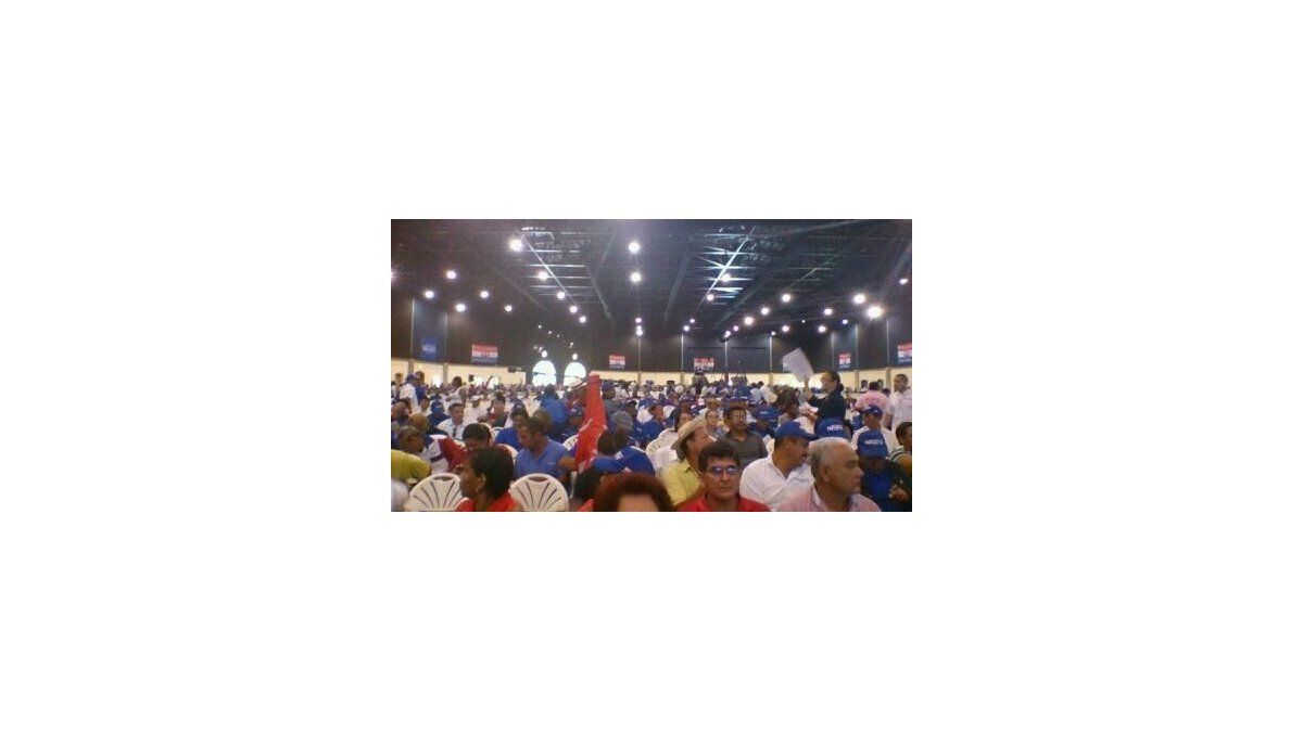 Bajón de luz afecta Congreso PRD, no descartan sabotaje oficialista