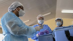 Este domingo llegó a Panamá el primer lote con 60 mil dosis pediátricas contra la COVID-19 de la farmacéutica Pfizer.