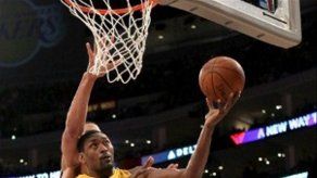 Knicks aplasta a Wizards; Lakers asegura lugar en playoffs