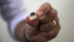 Fabricante de ojos prostéticos ayuda a gazatíes heridos