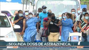 Voluntarios acuden al Rommel Fernández por segunda dosis de AstraZeneca
