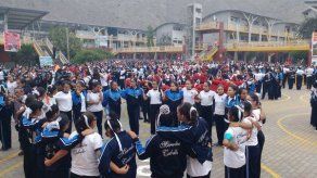 Perú: millones de escolares participan de simulacro de sismo tras terremoto en Ecuador