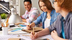 Postulantes a becas de inglés académico podrán verificarse a partir del 3 de abril