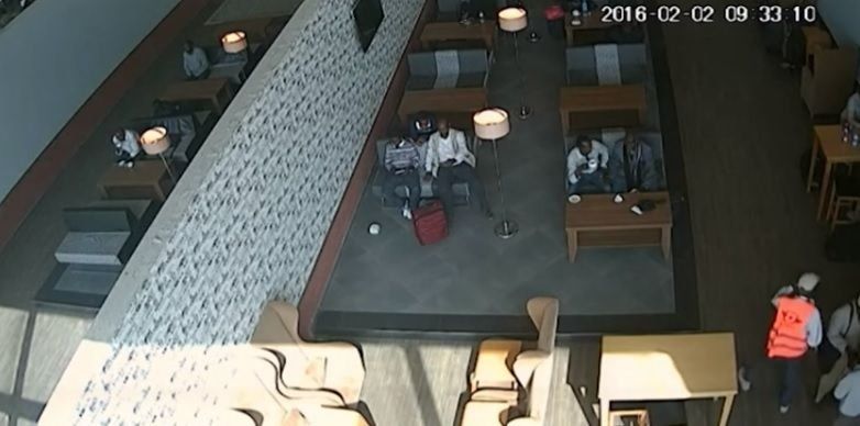 Somalia: Video muestra entrega de laptop a sospechoso