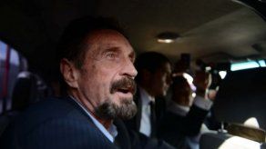 McAfee llega a Miami tras ser deportado de Guatemala