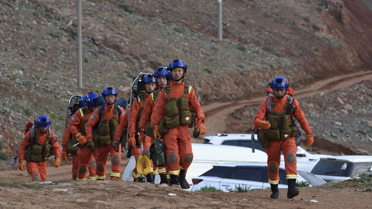 Los corredores que participaban en un ultramaratón de montaña en el noroeste de China.