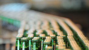 Heineken vende filial mexicana Femsa a Crown