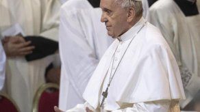 El papa inicia su séptimo año de pontificado marcado por crisis de los abusos