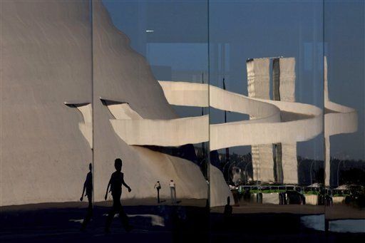 Niemeyer recreó en acero las curvas de Brasil