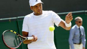 Tsonga sucumbe ante el servicio de Karlovic y se despide de Wimbledon