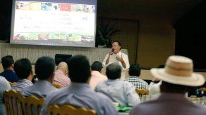 Varela se reúne con productores en Encuentro Nacional Agropecuario en Herrera Varela se reúne con productores en Encuentro Nacional Agropecuario en Herrera