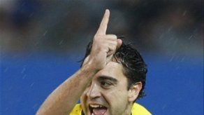 Xavi renueva contrato con el Barcelona hasta 2014