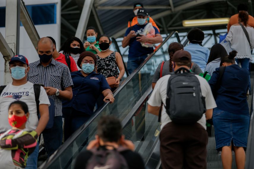 Ciudadanos en la ciudad de Panamá.