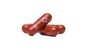 La píldora, desarrollada en asociación con Ridgeback, recibió primero luz verde de las autoridades de Reino Unido.