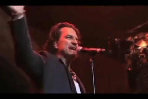 Aventura independiente de Arjona rinde frutos con disco y gira