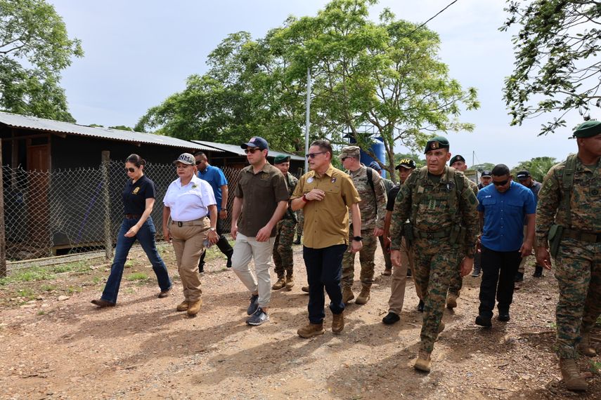 Embajador de Estados Unidos y ministro de Seguridad