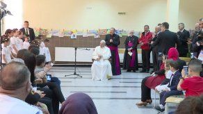 Papa dio primera comunión a 245 niños en la católica Rakovski Papa dio primera comunión a 245 niños en la católica Rakovski