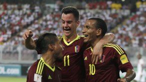 Venezuela deja escapar triunfo al final y empata con Perú