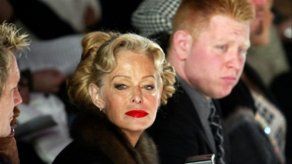 Mujer reconoció vender historial clínico de Farrah Fawcett