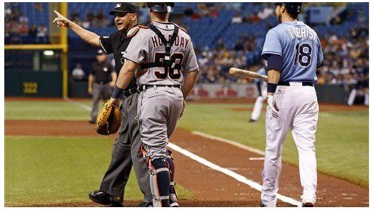 Umpire calma los ánimos en juego Rays-Tigres