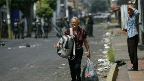 China critica a países que se oponen a Maduro