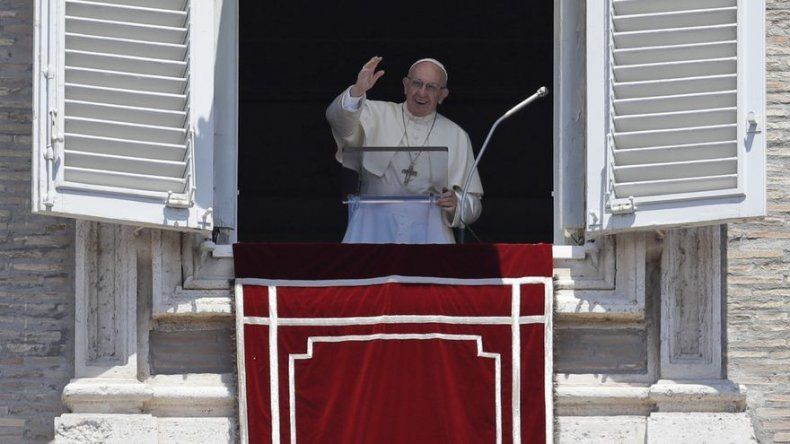 Papa Francisco trata de consolar a hinchas brasileños