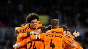 Real Madrid gana a la Real Sociedad y sigue cerca de Atlético y Barsa