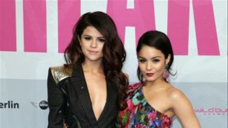 ¿Cómo se divierten Selena Gómez y Vanessa Hudgens?