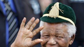 El papa Francisco rinde homenaje a Mandela por haber creado una nueva Sudáfrica