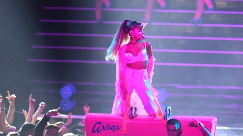 Ariana Grande promete dar un concierto benéfico en Mánchester