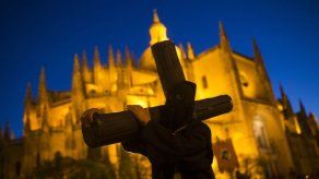 Penitentes encapuchados dan la nota en Semana Santa española