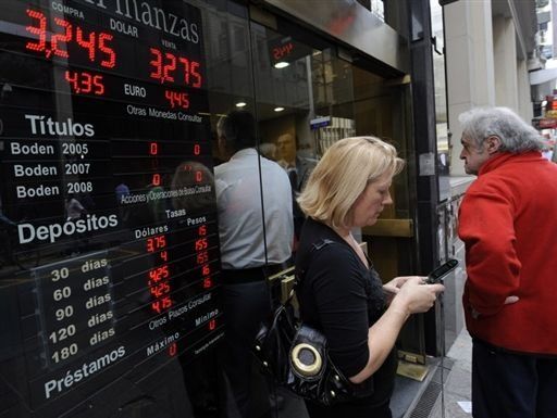 La troika en Chipre para negociar rescate financiero