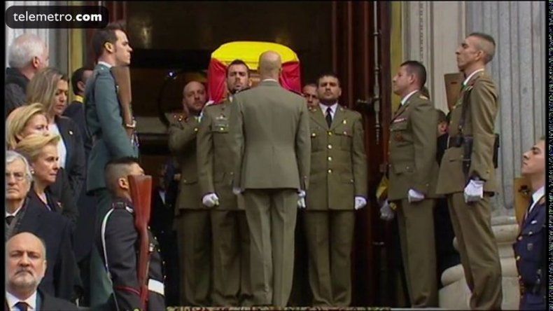 Decenas de miles de españoles rinden homenaje a Adolfo Suárez