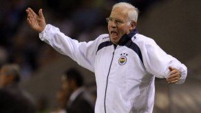 El nombre de Aragonés estará en la camiseta del Atlético en Lisboa