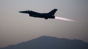 Un F-16 de EEUU se estrella al despegar en Afganistán; el piloto a salvo