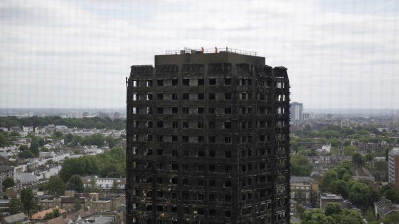Londres: Sigue la búsqueda de víctimas, crece la indignación