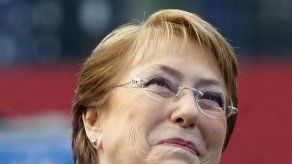 Bachelet propone pacto por el crecimiento económico que asegure las reformas