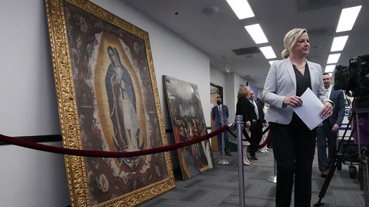 Los artefactos fueron entregados voluntariamente al FBI.