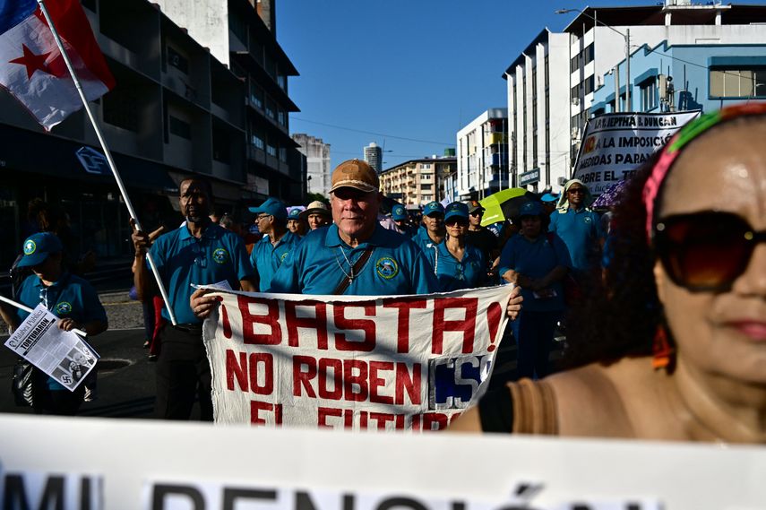  La ley no señala un aumento en la edad de jubilación para los hombres y mujeres. La ley no señala un aumento en la edad de jubilación para los hombres y mujeres. 