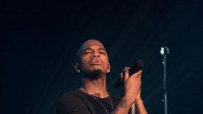 Ne-Yo se desprende de su icónico sombrero para predicar el amor propio