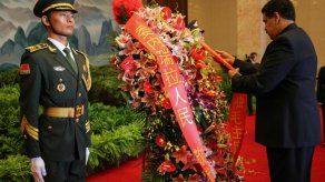 Maduro comienza su visita a China con un homenaje a Mao Zedong en su mausoleo
