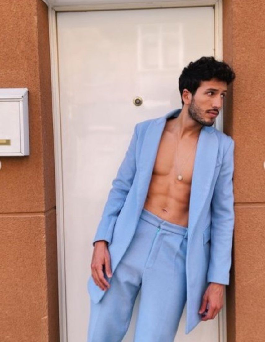 Sebastián Yatra cumple el sueño de un fan en pleno concierto en México